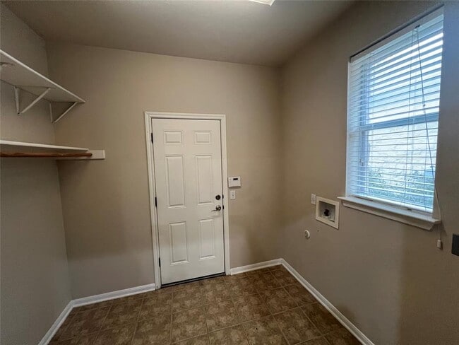 Building Photo - 9325 Bavaria Ln