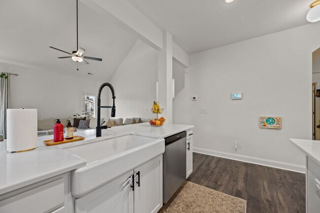 Building Photo - 301 Gander Ct