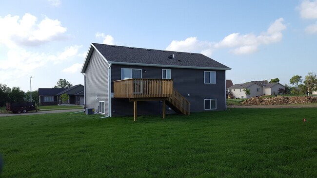 Building Photo - 3984 Stone Point Dr NE