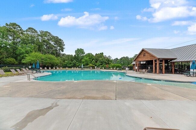 Building Photo - 247 Clayburne Dr
