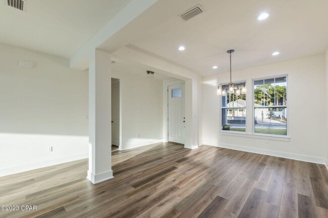 Building Photo - 455 Foxtail Wy