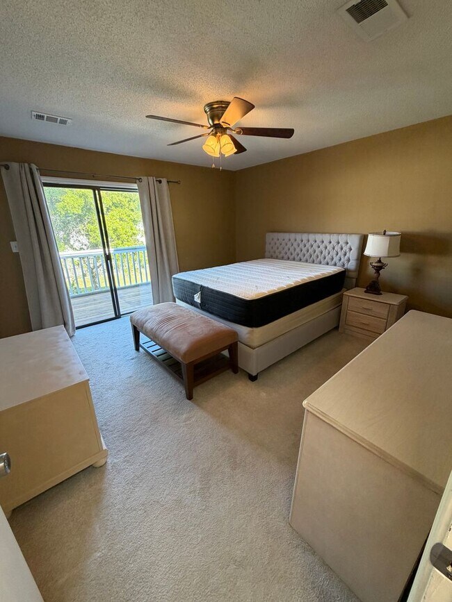 Building Photo - Coastal Living in the Heart of Destin