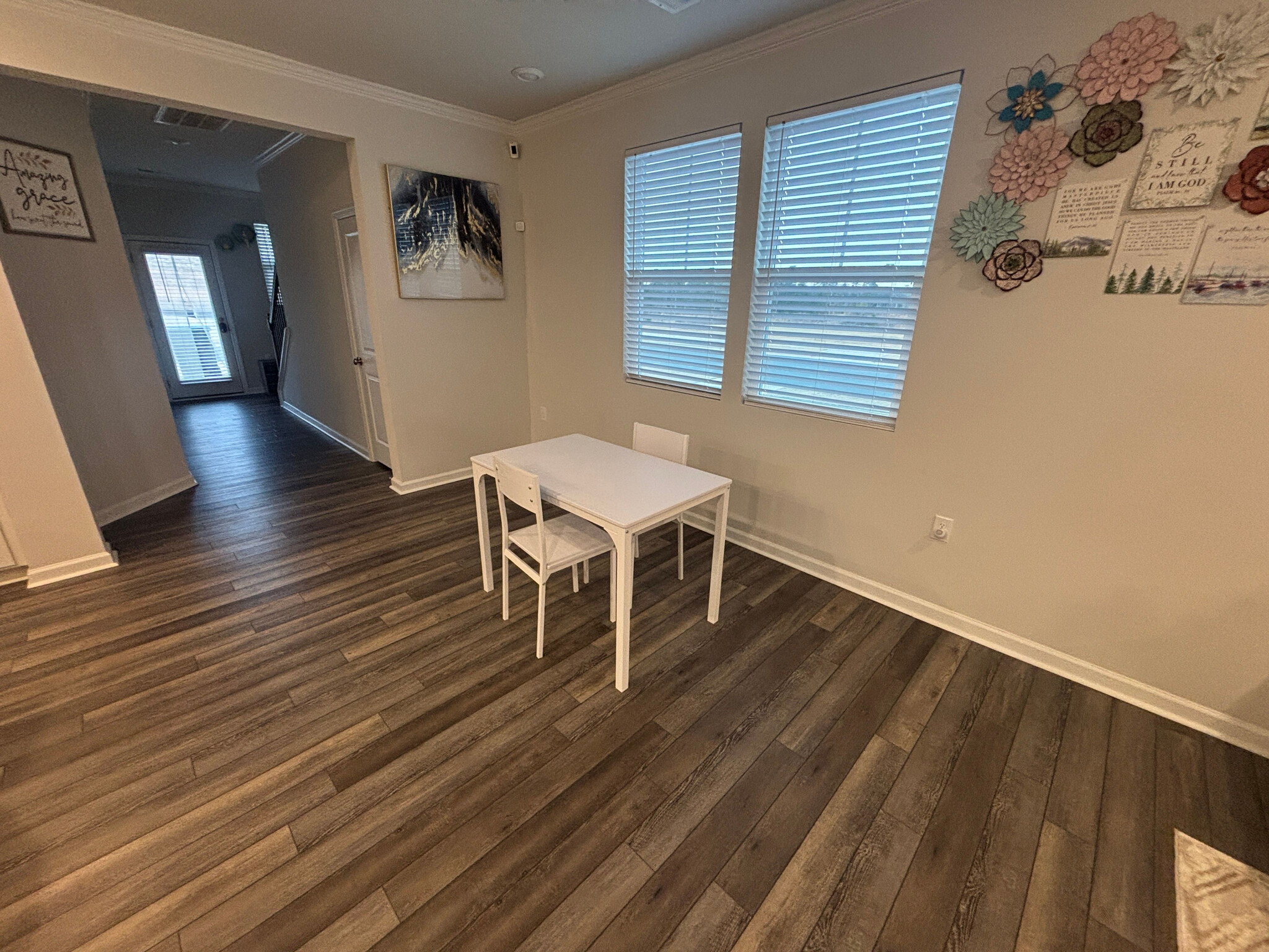 Building Photo - Room in Townhome on Anamosa St