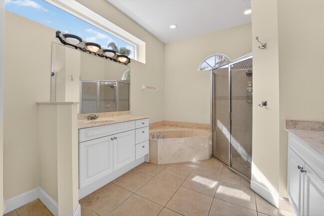 Building Photo - 854 SW St Tropez Ct
