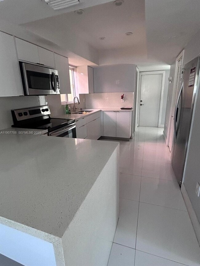 Building Photo - 10934 SW 146th Ave