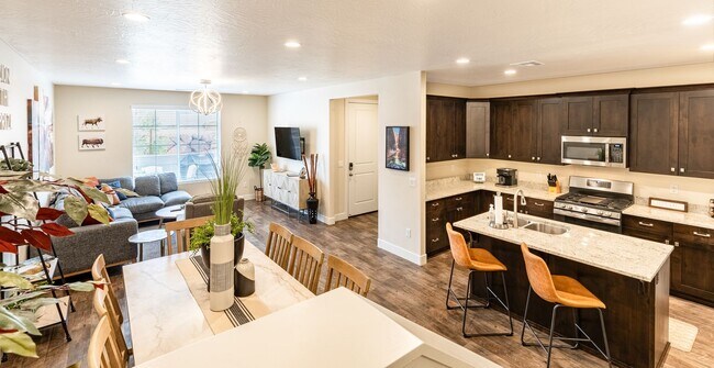 Building Photo - Live Every day Like You're on Vacation!! F...