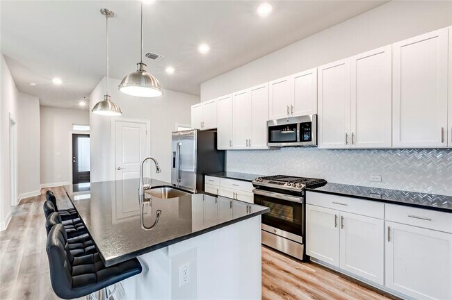 Building Photo - 100 Patrick Herndon Dr