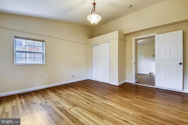 Building Photo - 210 E Hamilton Ave