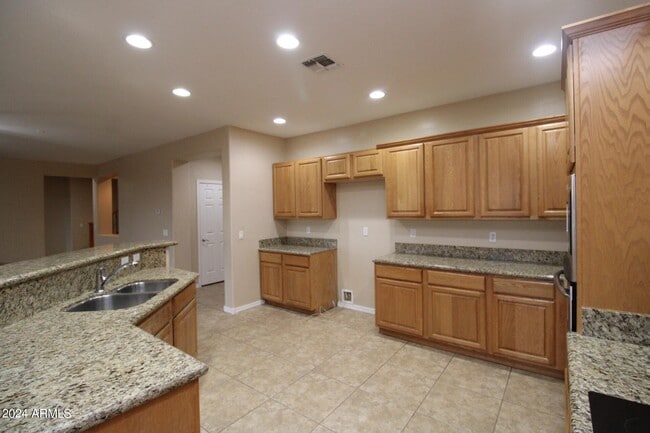 Building Photo - 3951 E Ravenswood Dr