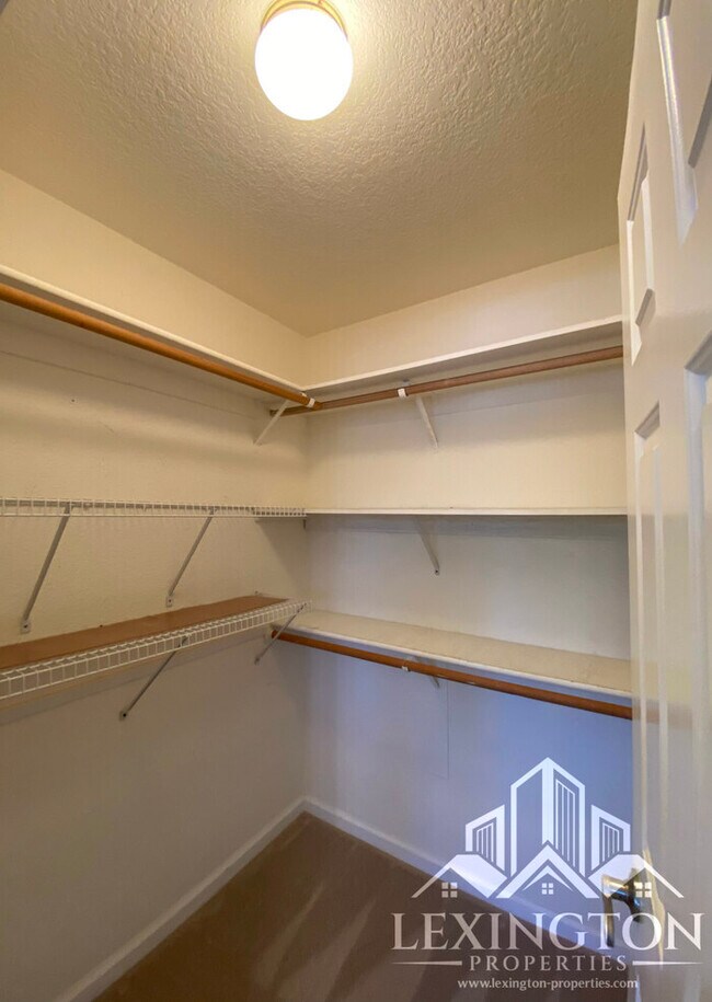 Building Photo - 6118 Cameo Dr