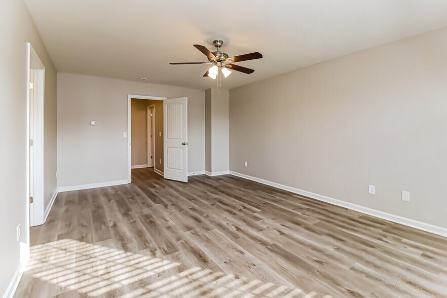 Building Photo - 207 Shaker Hollow Dr