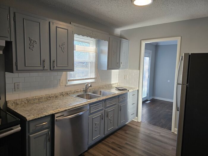 Building Photo - 13100 Sycamore Ave