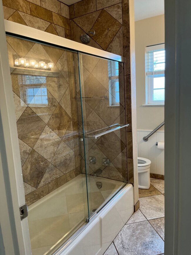 Building Photo - Located close to Bonham Middle School 3/2/2