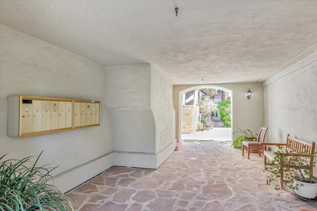 Building Photo - Spacious Townhome in Palo Alto