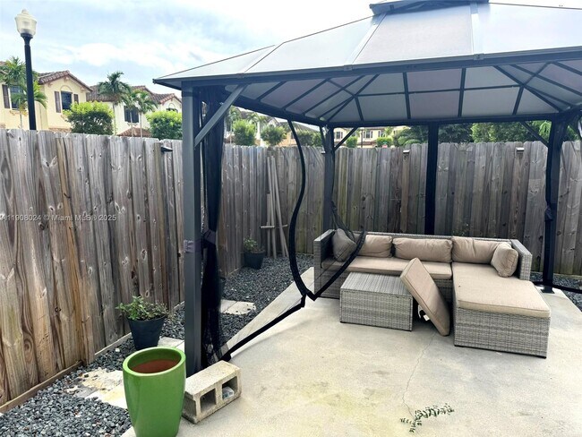 Building Photo - 3354 SE 1st Ct