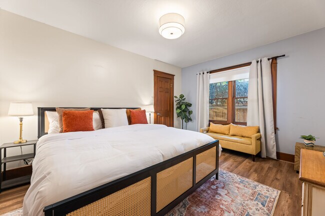 Building Photo - 732-736 Redondo Ave