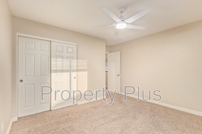 Building Photo - 8355 W Molly Ln