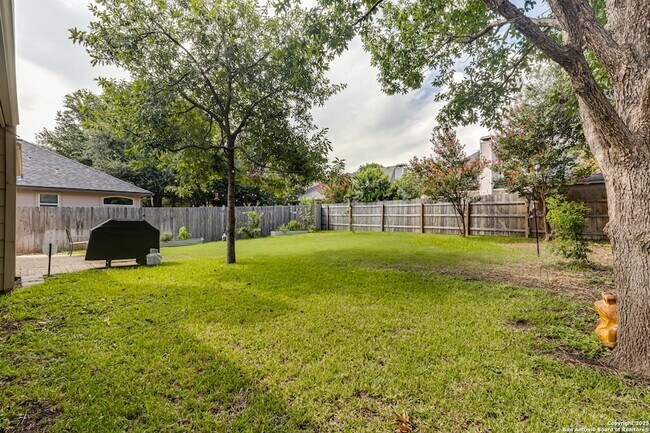 Building Photo - 2026 Thicket Trail Dr