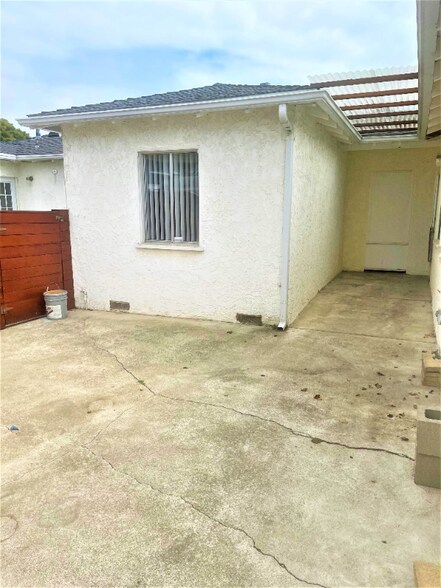 Building Photo - 506 Avenida Victoria