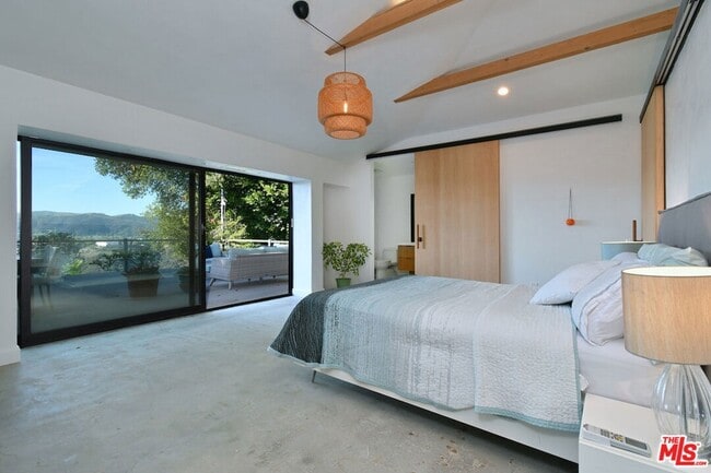 Building Photo - 2145 Linda Flora Dr