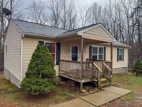 Building Photo - 3Bedroom/2Bath Home with High-Speed Firefly Internet