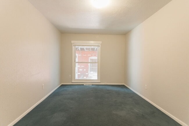 Building Photo - 604 Marine St