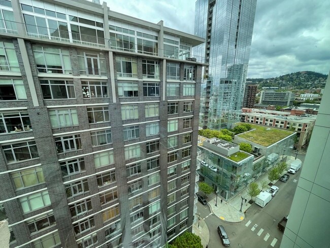 Building Photo - Incredible 1Bd/1Ba Fully Furnished Condo in the Pearl!!!! Corner Unit with Spectacular Views & Ga...