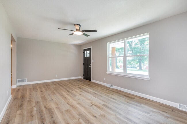 Building Photo - 25 Poplar Hill Dr