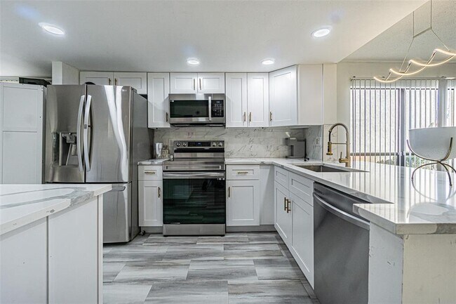 Building Photo - 4965 Puritan Cir