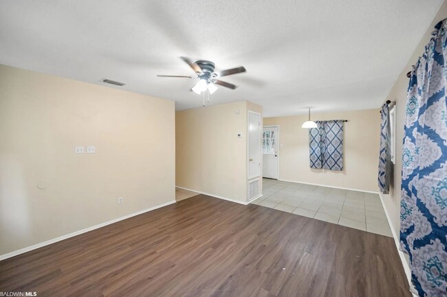 Building Photo - Gorgeous 3BD/ 1BA Home for Rent-Mobile