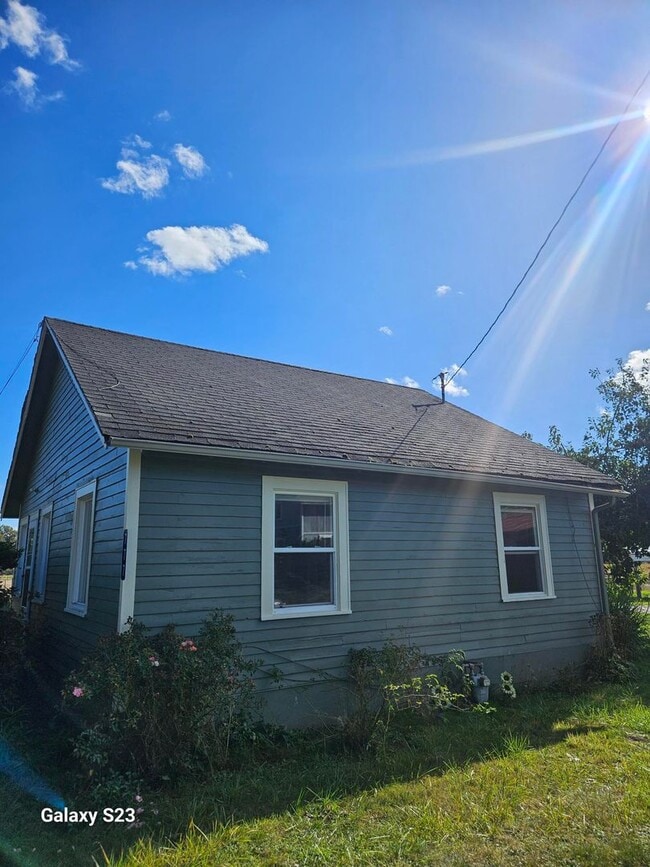 Building Photo - $600 Move In Credit! Charming Country Home in Silver Creek