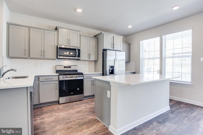 Building Photo - 5039 MacDonough Pl