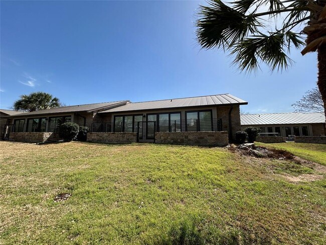 Building Photo - 100 Bay Point Dr