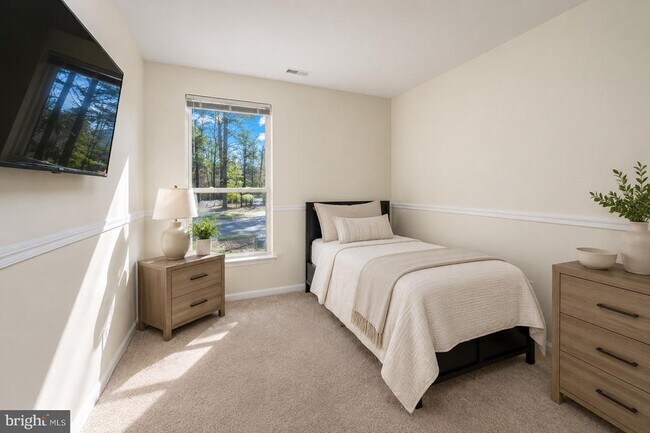 Building Photo - 339 Woodlake Dr