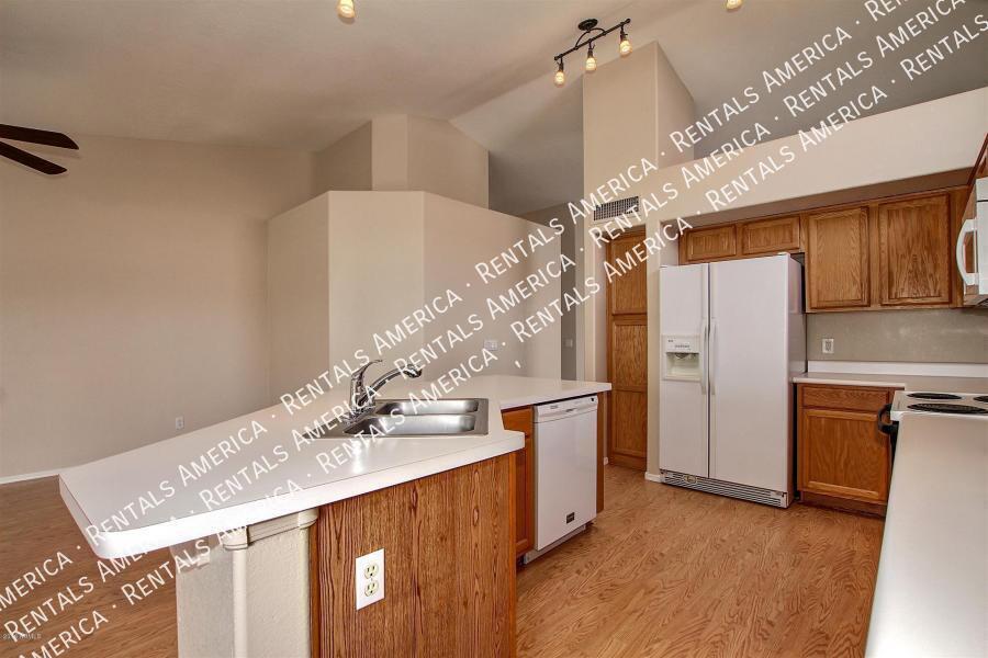 Building Photo - 2131 S Navajo Way