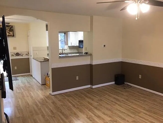 Building Photo - Spacious 3BR Townhome with Walkout Basement, Deck, Fenced Yard, Central A/C + Assigned Parking