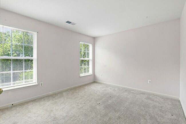 Building Photo - 2513 Holly Springs Ct