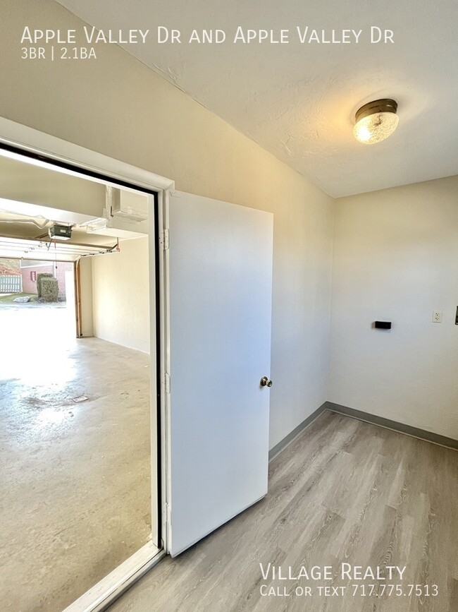 Building Photo - Extremely spacious 3-bed townhome in Dalla...