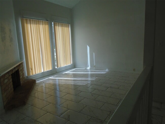 Building Photo - 10938 Village Bend Ln