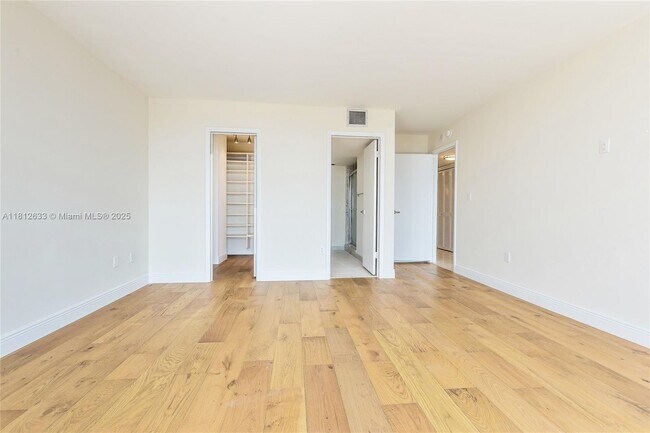 Building Photo - 881 Ocean Dr