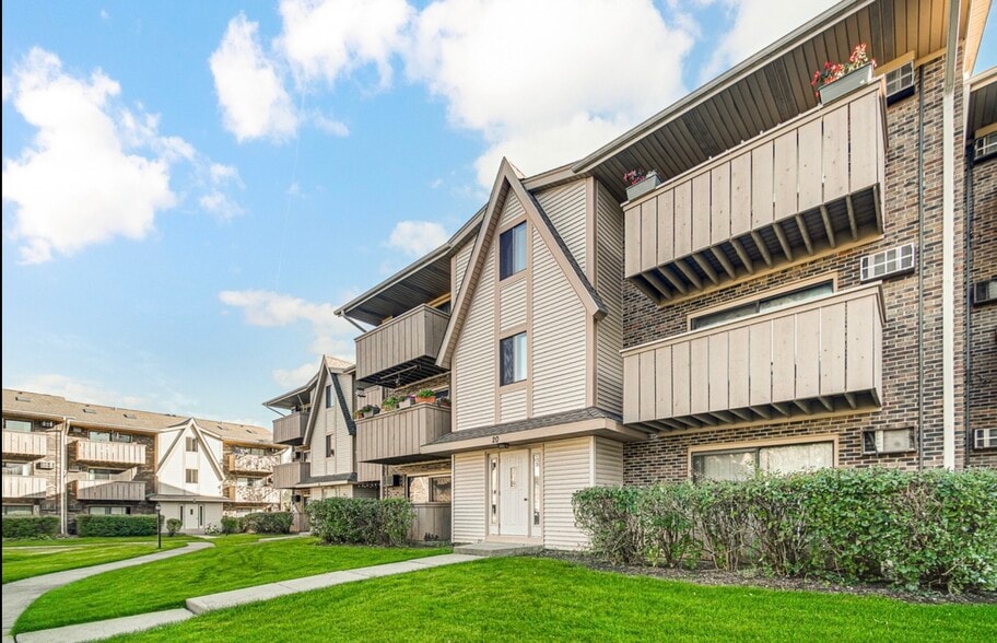 Building exterior - 18 Echo Ct