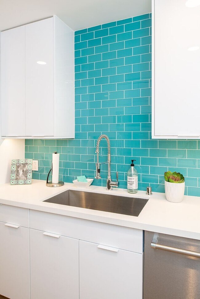 Building Photo - Off Melrose WEHO