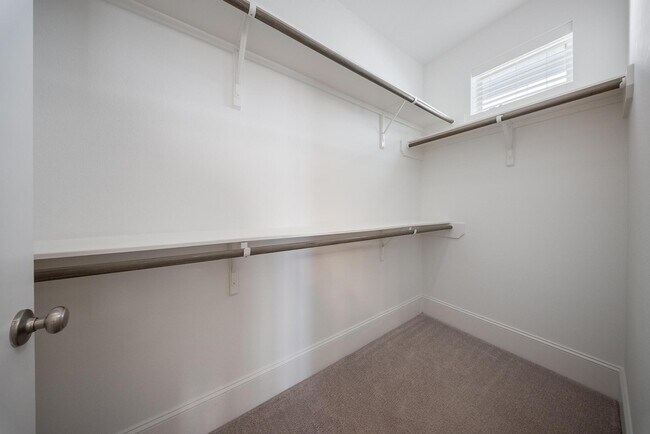 Building Photo - 6755 Highclere Manor Ln