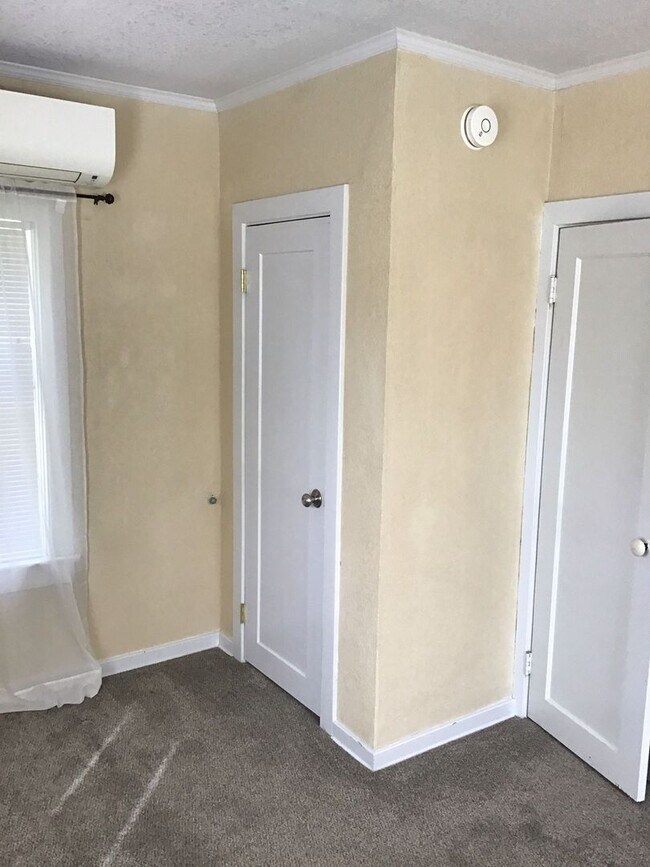 Building Photo - 101 W Main St