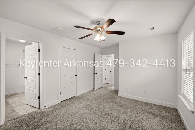 Building Photo - Bentonville living | 4bed 2bath