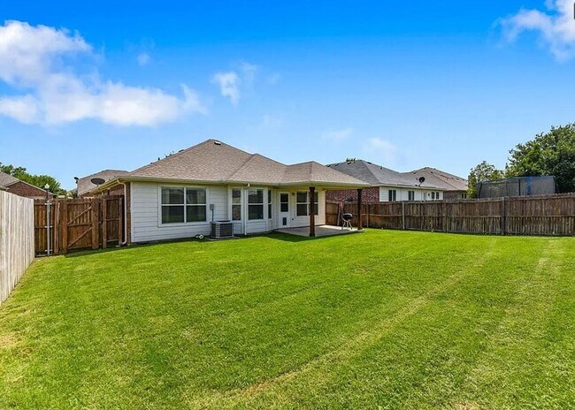 Building Photo - Great 3 Bdrm 2 Bath Home in Cross Roads Tx