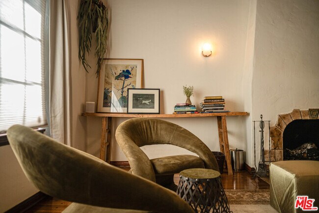 Building Photo - 6101 S Mansfield Ave