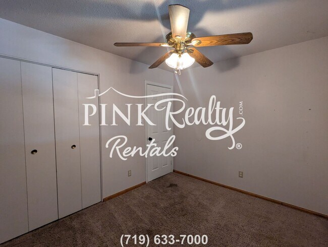 Building Photo - 2534 Ivanhoe Dr