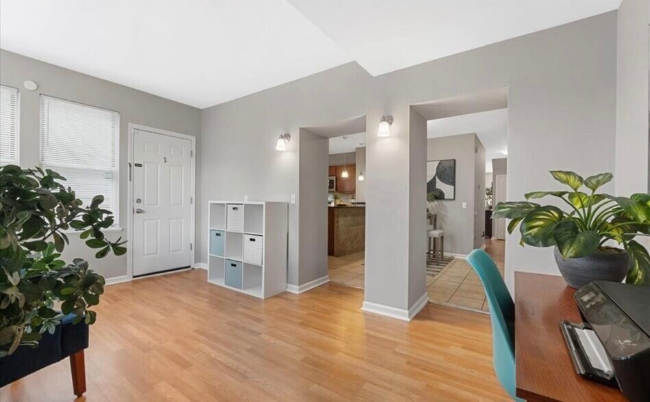 Building Photo - 3618 McRee Ave