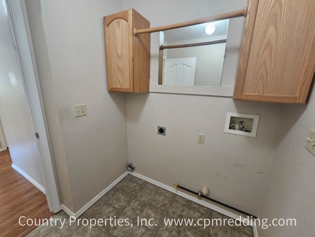 Building Photo - Light & Bright 3-Bedroom House in Ravenwood Subdivision Available Now!
